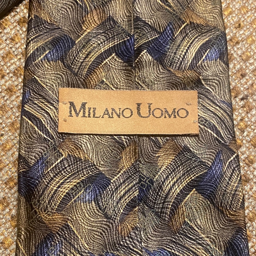 Milano Uomo Navy and Gold Patterned Tie